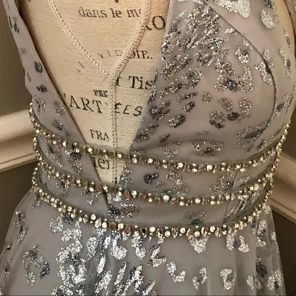 NEW JOVANI JVN SZ 2 SILVER JEWELED DEEP V FORMAL EVENING GOWN - Picture 6 of 16